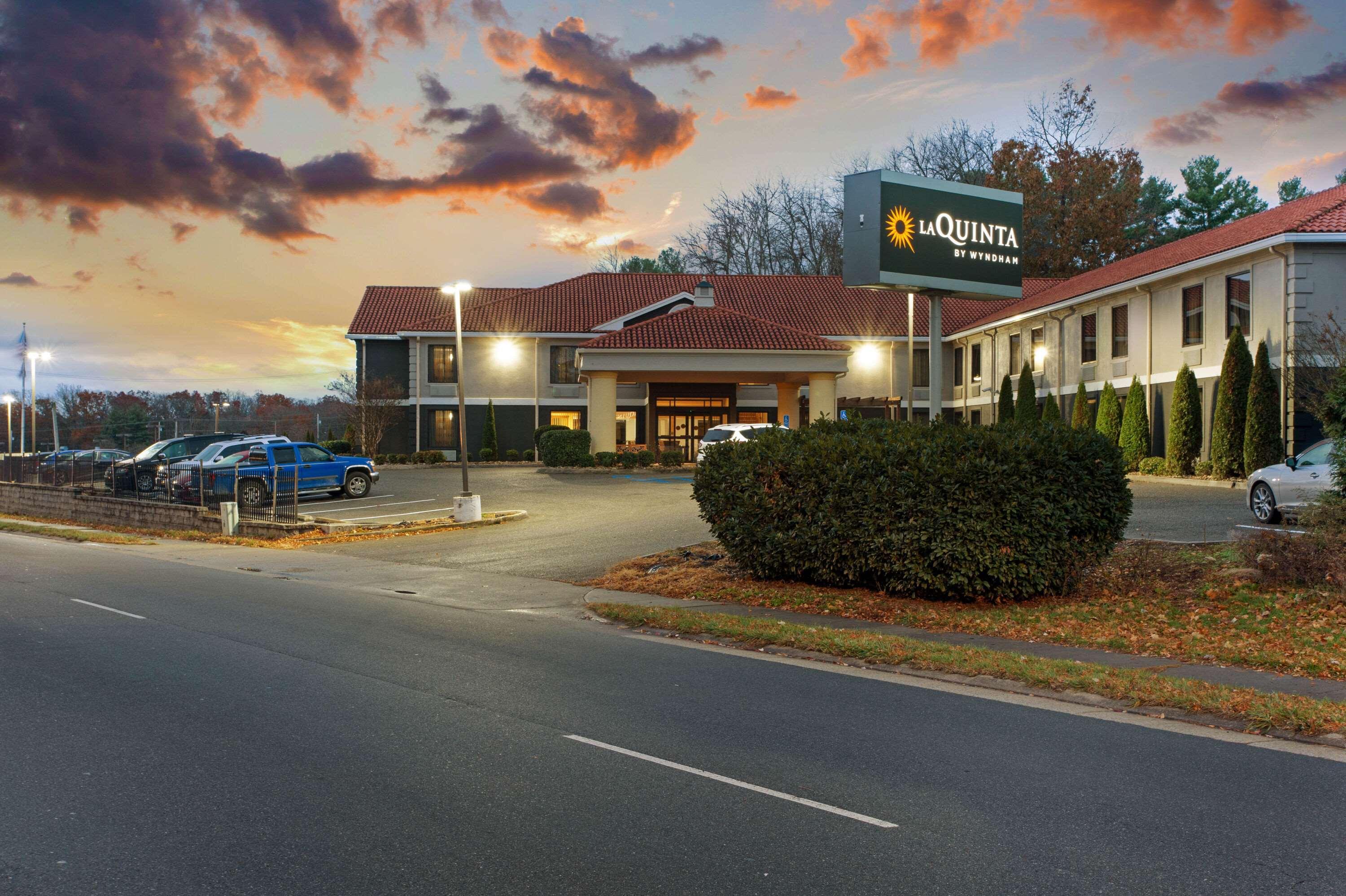 La Quinta Inn By Wyndham Radford Εξωτερικό φωτογραφία
