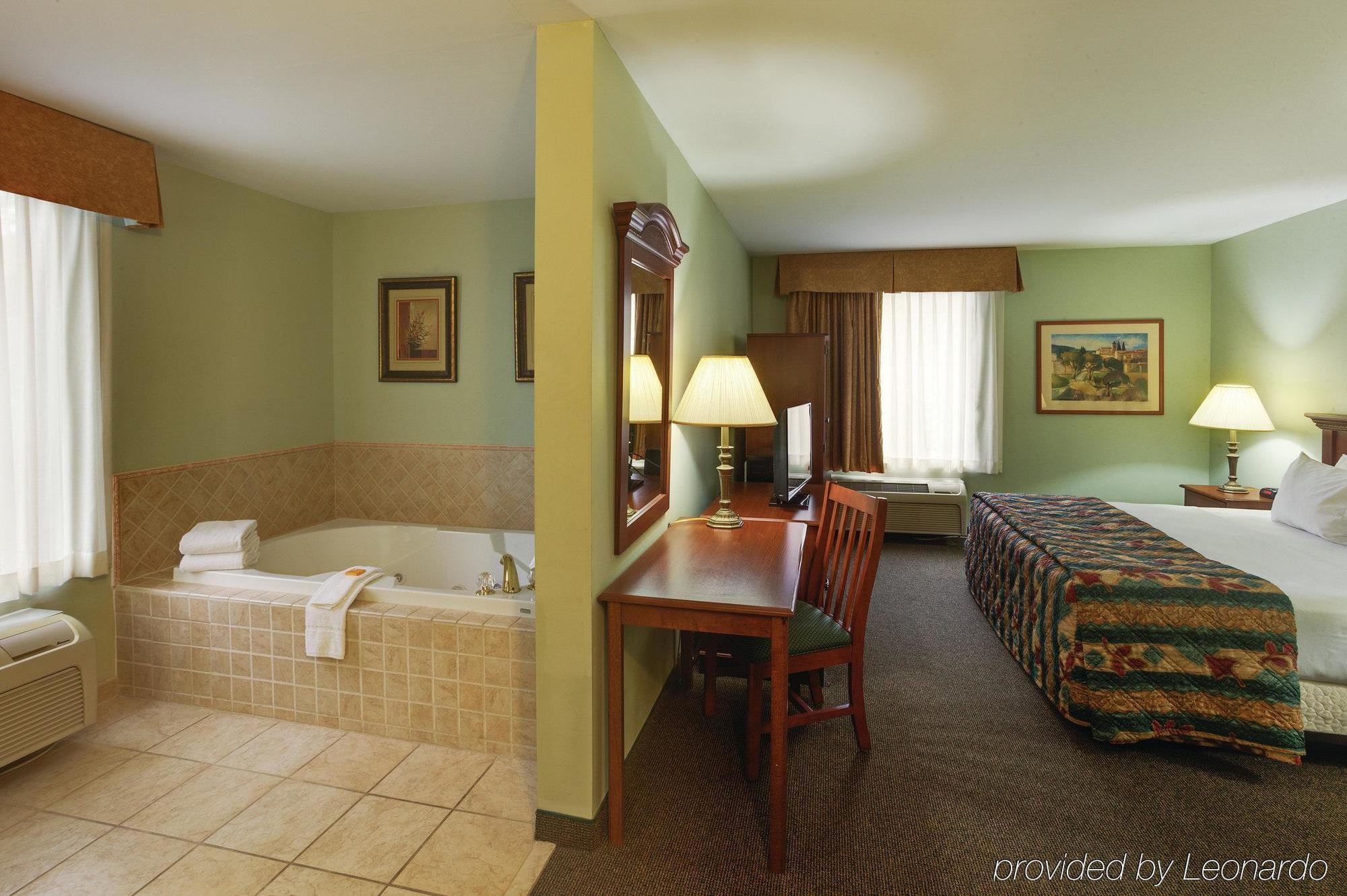 La Quinta Inn By Wyndham Radford Εξωτερικό φωτογραφία